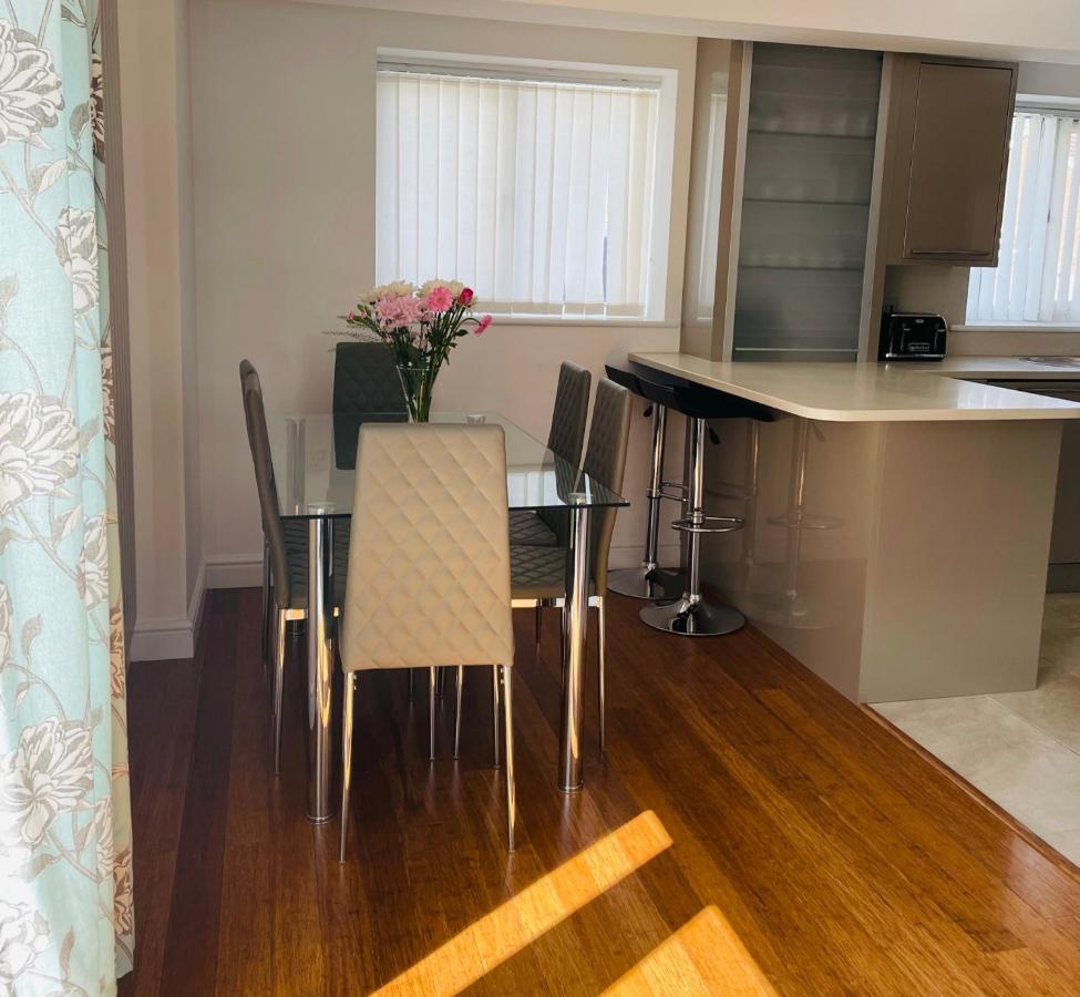 Sunny Corner, Padstow. Spacious 3 Bedrooms, 2.5 Bathrooms, Parking, Garden. 外观 照片